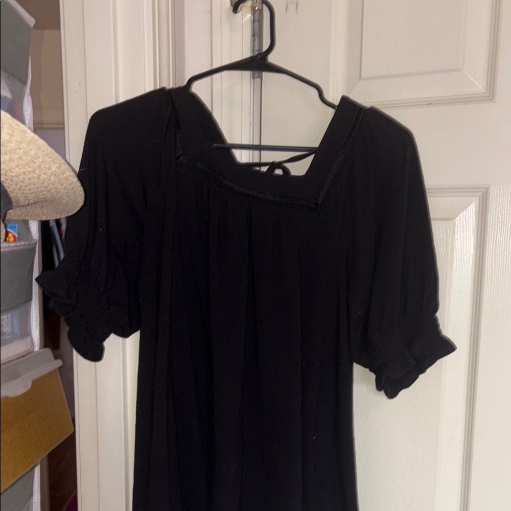 Chic Black Blouse with Elegant Design